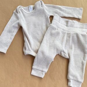 Gerber Modern Momebts robbed top and pants set size 6-9months